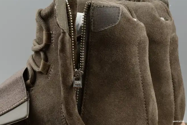 adidas Yeezy Boost Light Brown 750 BY2456 0526